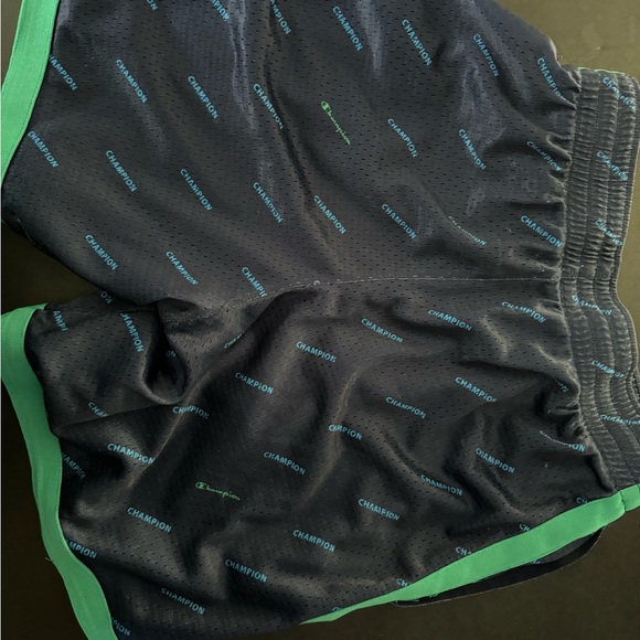 Like new champion mesh shorts - Picture 3 of 3